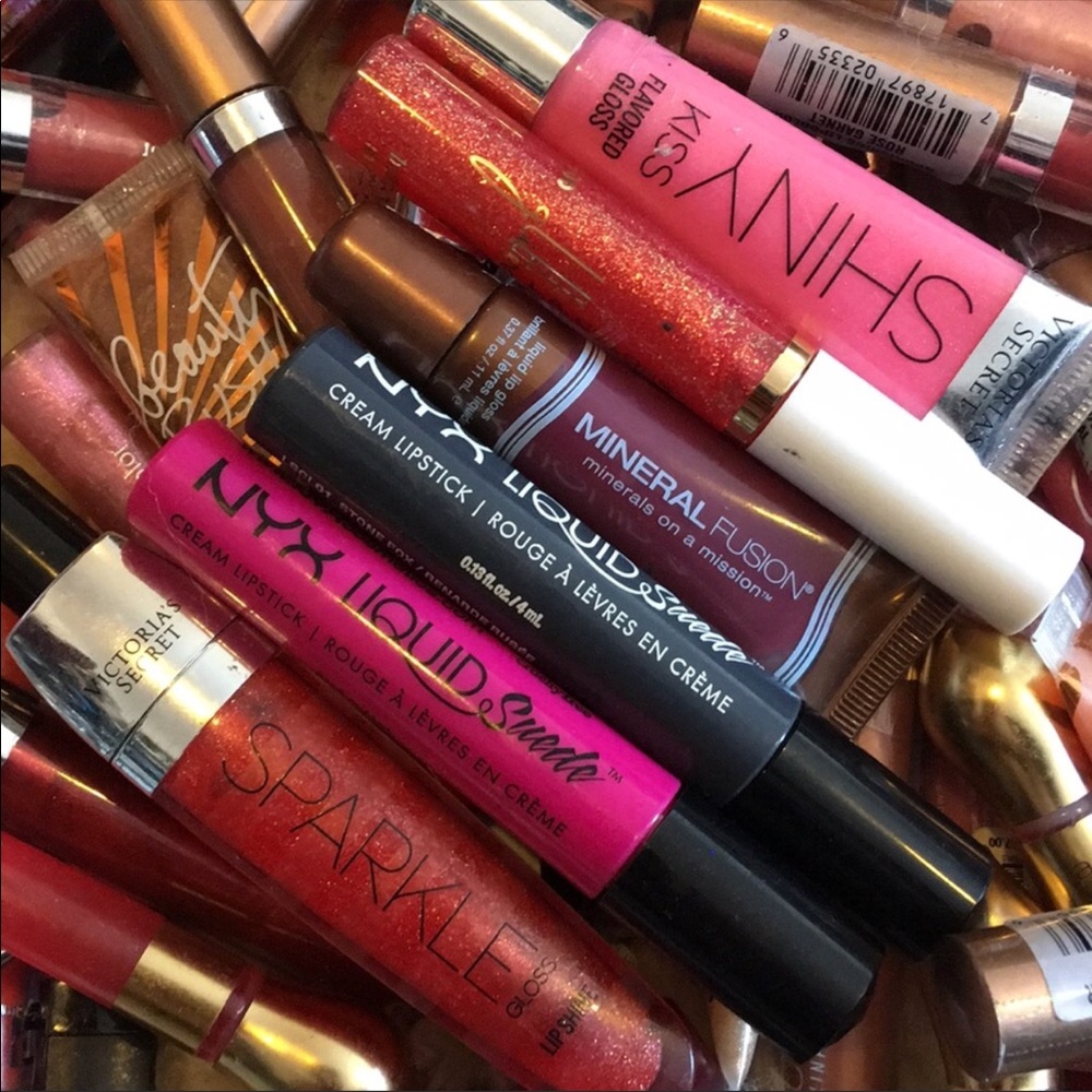 Lot of 25 Lipgloss New Unused Variety Pack